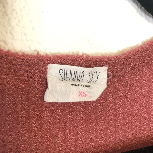 5 FOR $25 ⭐️ Front Tie Cropped Knit Top - Picture 4 of 4